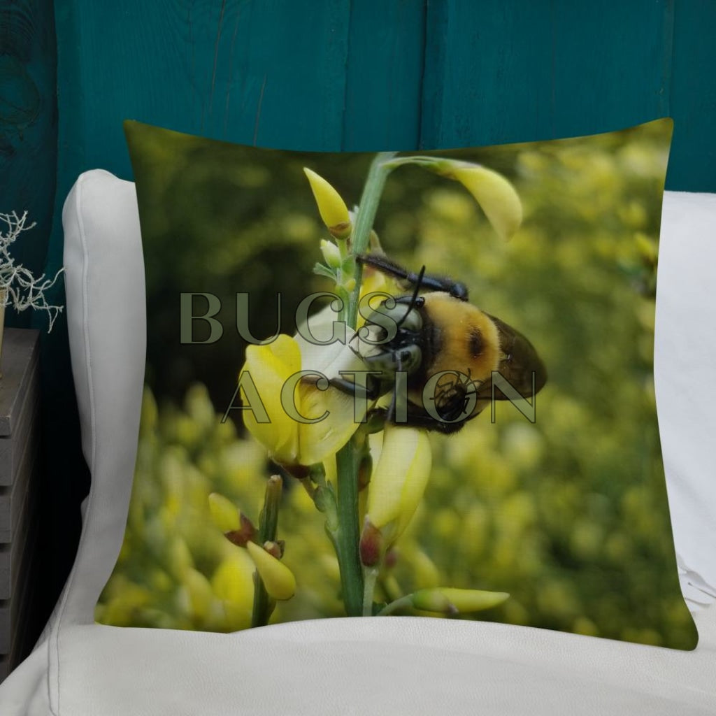 Bee Pillow 22×22